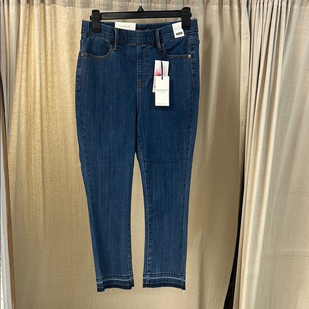 Medium Wash Pull On Capri Jeans - Judy Blue